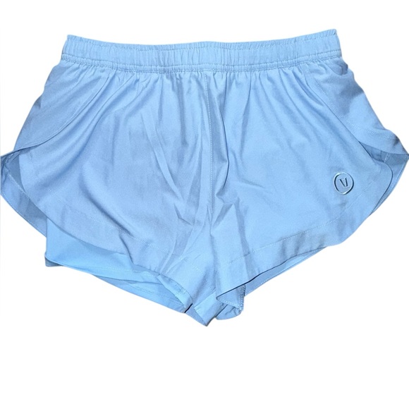Vuori Luna Short 2" NWOT S - Picture 3 of 7